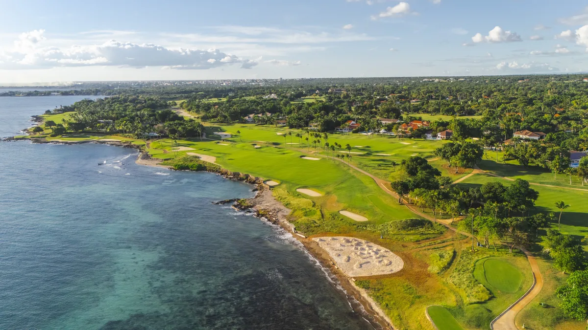 Casa de Campo from the air: fairways along the sea